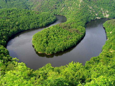 Le méandre de Queuille, Auvergne Le méandre de Queuille, Auvergne