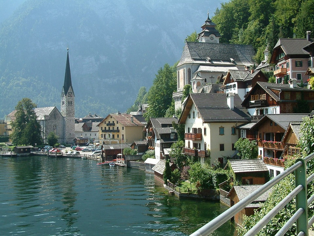 Numéro 4 : l'Autriche, ici le village d'Hallstatt Nautisme Article