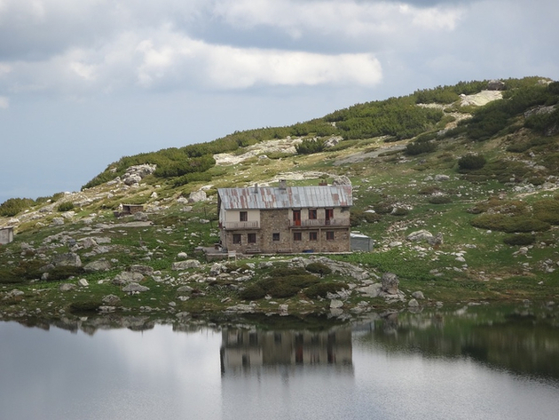 Refuge au bord d'un lac Nautisme Article