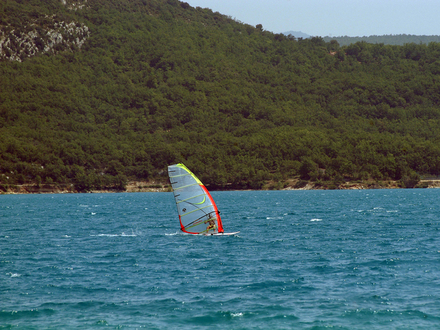 Planche sur le lac de Sainte-Croix
