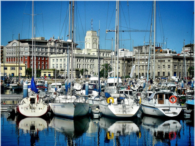Située au pied de la vieille ville, la Marina Coruña est idéalement placée pour visiter la Corogne quand on est un plaisancier résolument piéton. Nautisme Article