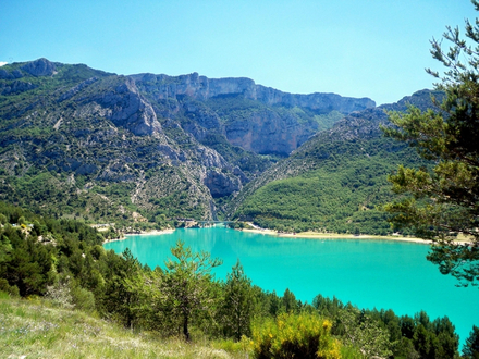 Considéré comme le plus beau canyon d'Europe, le Grand Canyon du Verdon, est devenu un site naturel protégé en 1990. 