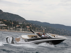 Glastron, le rêve américain by Jeanneau