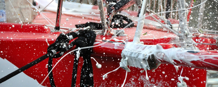 Vendée Globe 2012-2013 : Tanguy de Lamotte sur Initiatives-c?ur - Essais pour le baptême du bateau