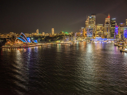Et la ville est tout aussi belle de nuit ! Et la ville est tout aussi belle de nuit !