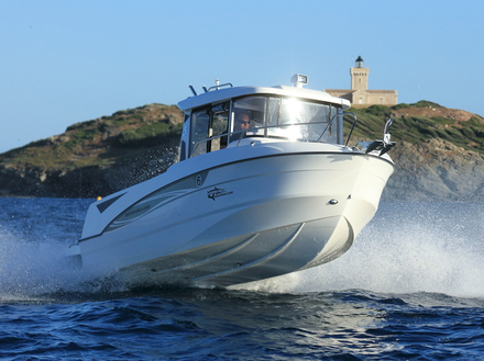 Avec un 115 ch, le Barracuda 6 atteint les 28 noeuds en pointe Avec un 115 ch, le Barracuda 6 atteint les 28 noeuds en pointe