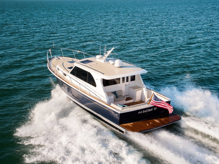 Imaginé en priorité pour le marché américain, le EB44 est motorisé avec de puissants moteurs Volvo IPS 600. Imaginé en priorité pour le marché américain, le EB44 est motorisé avec de puissants moteurs Volvo IPS 600.