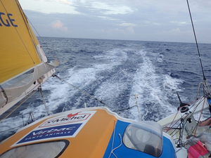 Transat Jacques Vabre : un Ultime démâte, un Imoca attendu samedi en star !