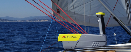 La manivelle eWincher est la solution pour la motorisation des winchs. La manivelle eWincher est la solution pour la motorisation des winchs.