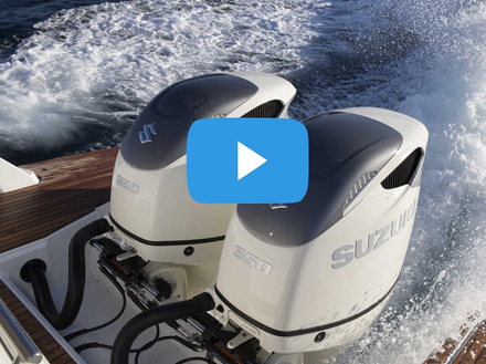 Sur ce nouveau moteur, Suzuki a développé un système à ailettes doubles, qui piège gouttes et humidité, même dans les conditions les plus difficiles.