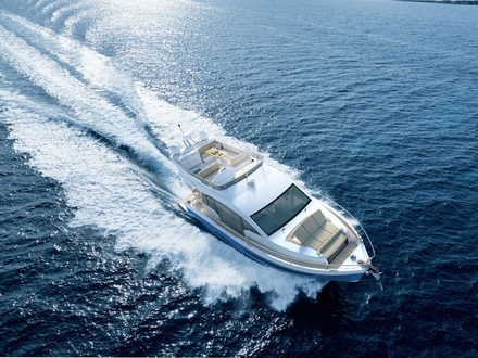 Le F430 est proposée en version deux ou trois cabines avec un lit « queensize ». Nautisme Article