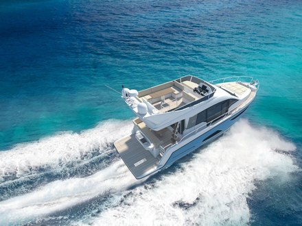 Le flybridge se veut exemplaire en terme d'espace avec une superficie de 14m2 digne d'un 50 pieds. Nautisme Article