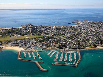 Port Haliguen-Quiberon est une escale très agréable, sur l'eau comme sur terre, avec de nombreuses activités et la proximité de Groix, Houat et Hoëdic Port Haliguen-Quiberon est une escale très agréable, sur l'eau comme sur terre, avec de nombreuses activités et la proximité de Groix, Houat et Hoëdic