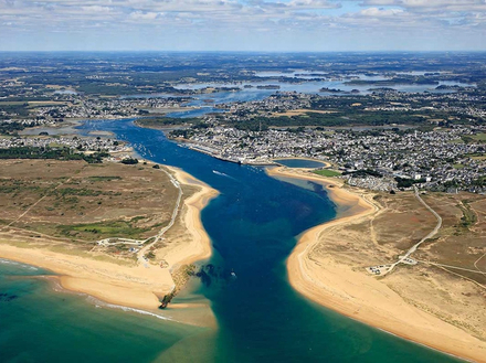 Etel est une escale de charme entre Quiberon et Lorient, avec de nombreuses activités tout au long de l'année : sports nautiques, vélo, randonnée...