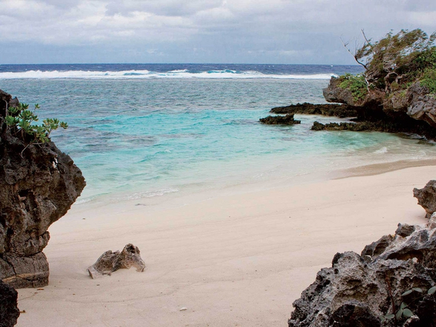 Une plage déserte à Rurutu, comme il y en a tant Nautisme Article