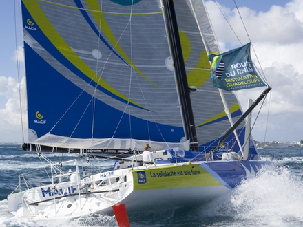François Gabart, vainqueur de la Route du Rhum 2014 en IMOCA, ici lors de son arrivée à Pointe-à-Pitre le 14 novembre 2014, revient sur la course cette fois sur son trimaran Macif. Nautisme Article