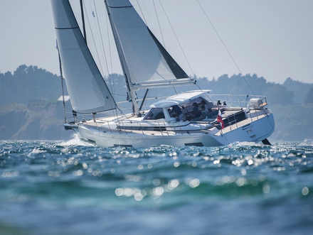 L'AMEL 50 est un sloop polyvalent de 15 mètres, très manoeuvrant sous voile. L'AMEL 50 est un sloop polyvalent de 15 mètres, très manoeuvrant sous voile.