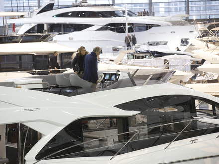 Les bateaux à moteur, les équipementiers et les motoristes seront réunis dans les halls 9, 10 et 11. Les bateaux à moteur, les équipementiers et les motoristes seront réunis dans les halls 9, 10 et 11.