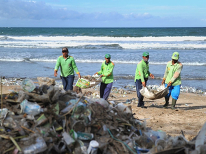 Les plages de rêve de Bali sous les déchets...