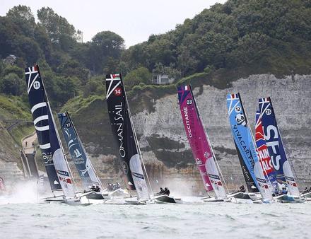 Tour de France à la Voile 2017, acte de Fécamp, le 11 juillet 2017. En 2018, le Tour Voile partira de Dunkerque direction Nice, en passant par Dieppe, Barneville-Carteret, le Golfe du Morbihan, Gruissan et Hyères. Nautisme Article