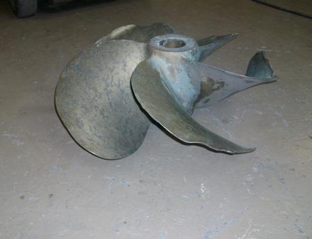 Chaque hélice est calculée et fabriquée selon des contraintes précises, propres à l'embarcation, à la motorisation et à la carène. France Hélices dispose de deux ateliers de réparations Nautisme Article