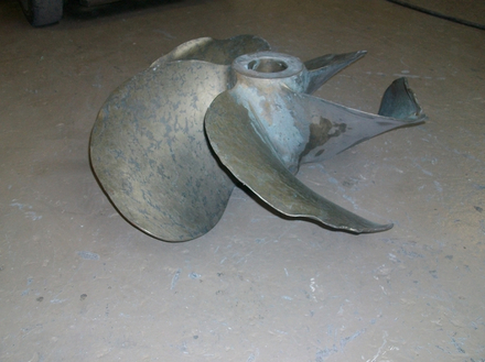 Chaque hélice est calculée et fabriquée selon des contraintes précises, propres à l'embarcation, à la motorisation et à la carène. France Hélices dispose de deux ateliers de réparations  Chaque hélice est calculée et fabriquée selon des contraintes précises, propres à l'embarcation, à la motorisation et à la carène. France Hélices dispose de deux ateliers de réparations