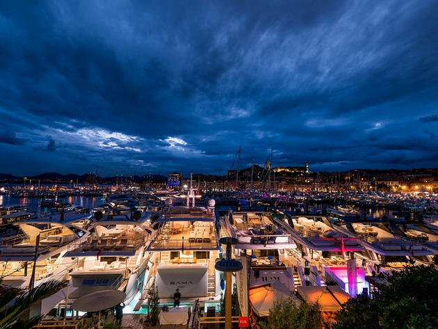 Le Yachting Festival lance la saison des salons d'automne avec une semaine d'exposition à flot au Vieux Port et Port Canto de Cannes. Nautisme Article