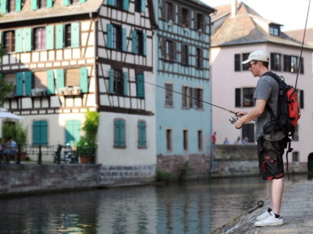 Le street fishing est la dernière tendance en pêche loisir. Cela se pratique dans toutes les grandes métropoles, et toute ville traversée par un cours d'eau. Le street fishing est la dernière tendance en pêche loisir. Cela se pratique dans toutes les grandes métropoles, et toute ville traversée par un cours d'eau.