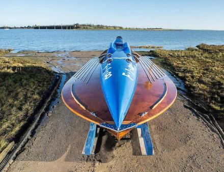 "Picquerez fut celui qui commanda le plus grand bateau de compétition à un seul moteur construit en France dans la classe illimitée" Nautisme Article