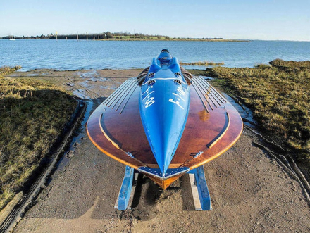 "Picquerez fut celui qui commanda le plus grand bateau de compétition à un seul moteur construit en France dans la classe illimitée" Nautisme Article