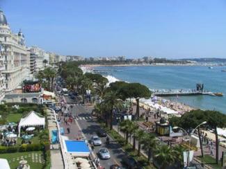 Cannes : ré-ensablement des plages sur la...
