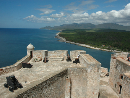 Une visite de l'imposant château de San Pedro de la Roca del Morro, inscrit au Patrimoine Mondial de l'Humanité par l'UNESCO s'impose !