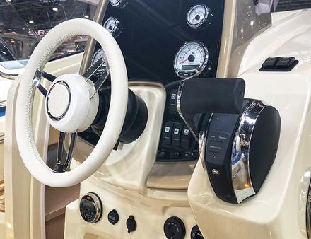 L'Invictus 250CX peut atteindre une vitesse maximale de 38 noeuds contre 25 noeuds en croisière. Nautisme Article
