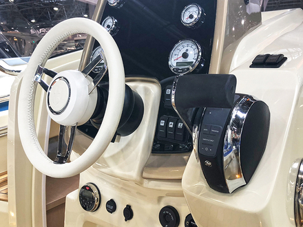 L'Invictus 250CX peut atteindre une vitesse maximale de 38 noeuds contre 25 noeuds en croisière. Nautisme Article