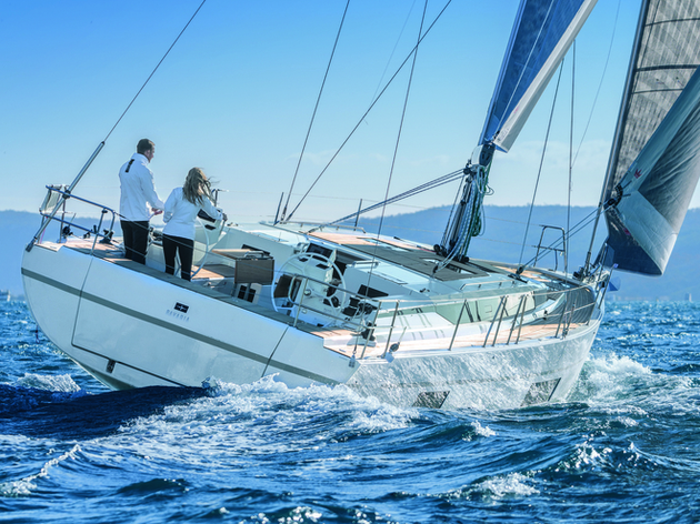 Le C45 est disponible en trois ou quatre cabines et même cinq cabines ! Il mesure 13,98 mètres et a été conçu par Cossutti Yacht Design en Italie. Nautisme Article
