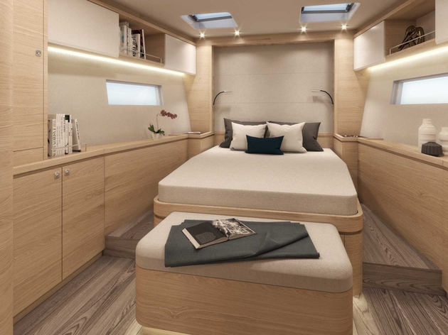 En 3 cabines, l'espace propriétaire, à l'avant dans les deux cas, est aménagé avec une grande salle de bain et un dressing, ou un bureau. Nautisme Article
