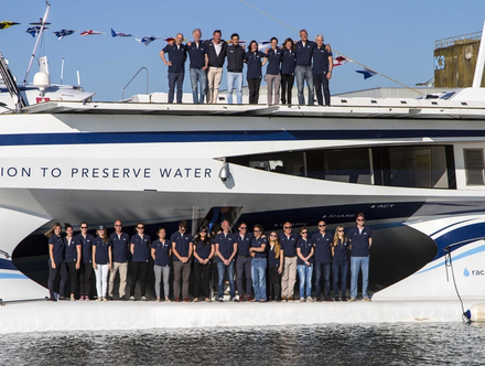 L'équipe de Race for Water, avec Marco Simeoni en chef d'expédition et Gérard d'Aboville en capitaine. L'équipe de Race for Water, avec Marco Simeoni en chef d'expédition et Gérard d'Aboville en capitaine.