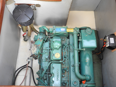 Le moteur a été entretenu régulièrement par un professionnel et est en très bon état. Le moteur a été entretenu régulièrement par un professionnel et est en très bon état.