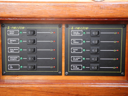 Le circuit électrique d'origine 12 et 220 volts a été refait avec des équipements de la dernière génération.
