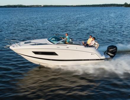 Le Vista 255 sera désormais disponible en hors-bord et inboard. Long de 25 pieds, il peut accueillir jusqu'à neuf personnes. Nautisme Article
