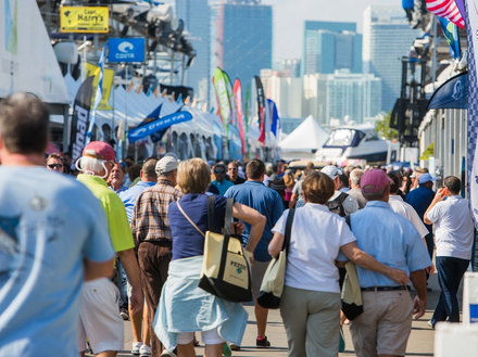 Les chantiers tricolores réalisent une bonne part de leur chiffre d'affaires en Amérique du Nord notamment dans le domaine de la voile et du catamaran. Les chantiers tricolores réalisent une bonne part de leur chiffre d'affaires en Amérique du Nord notamment dans le domaine de la voile et du catamaran.