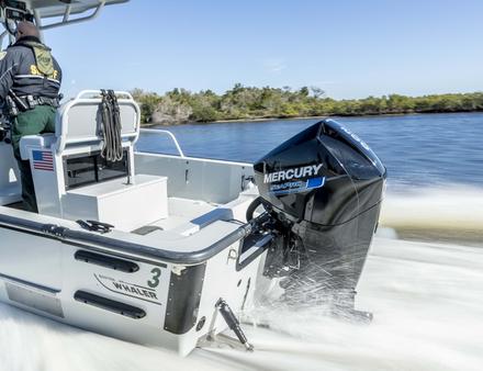 Mercury a profité également du Miami Boat Show pour lancer le SeaPro V6 de 200 chevaux. Un modèle dédié aux professionnels. Nautisme Article