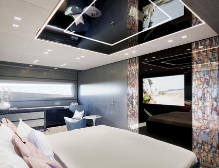 Le M/Y Cadet V comprend une cabine principale et deux cabines VIP, situées sur le pont inférieur. Nautisme Article