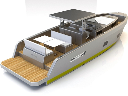 Sign&eacute; Gilles Vaton, le nouveau Med 38 dispose d'un plan de pont walkaround fonctionnel lui permettant d'accueillir jusqu'a 12 personnes. Son hard-top dernier cri sera install&eacute; de s&eacute;rie.