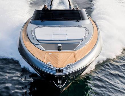 Le Riva 56' Rivale est un open de 17 mètres de long, l'un des plus performants jamais construits par Riva. Nautisme Article