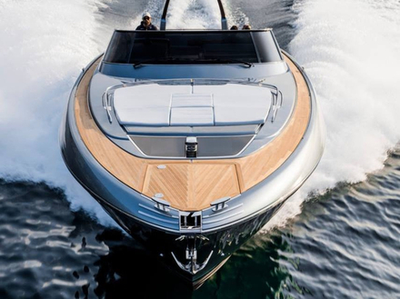Le Riva 56' Rivale est un open de 17 mètres de long, l'un des plus performants jamais construits par Riva. Nautisme Article