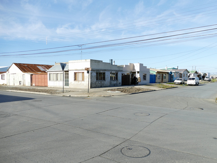 Calme urbain sous le soleil