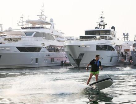 Au milieu des yachts, les visiteurs pourront admirer des démonstrations de paddle, plongée, jet-ski, flyboard... Les loisirs nautiques ne sont pas en reste lors du salon. Nautisme Article
