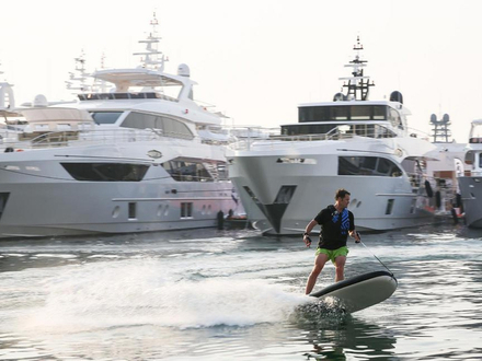 Au milieu des yachts, les visiteurs pourront admirer des démonstrations de paddle, plongée, jet-ski, flyboard... Les loisirs nautiques ne sont pas en reste lors du salon. Au milieu des yachts, les visiteurs pourront admirer des démonstrations de paddle, plongée, jet-ski, flyboard... Les loisirs nautiques ne sont pas en reste lors du salon.