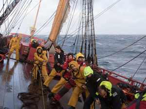 L'Hermione contrainte de se mettre à l'abri au Maroc